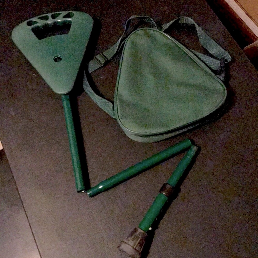 Flipstick folding cane with seat.